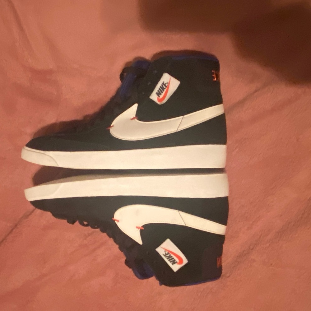 Nike Blazers sz 10